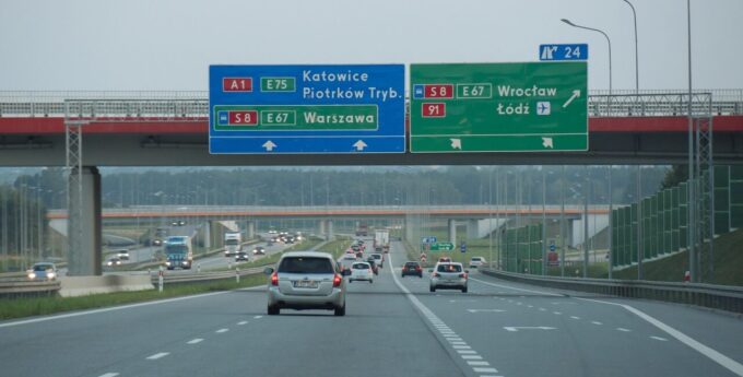 Świetne informacje dla kierowców! Nie będzie podwyżek za opłaty na autostradzie?! UOKiK już działa!