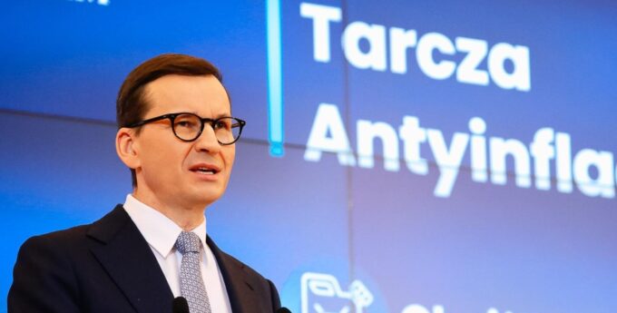 Mandat „Morawieckiego” wynosi 100 zł i 1 punkt karny. Policja łapie kierowców i go wypisuje, bo ci zostali wprowadzeni w błąd?