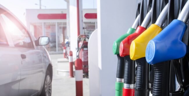 Ropa kosztuje już tyle, co w lutym! Ceny paliw? Wtedy benzyna 5,14-5,21 zł/l, a diesel 5,21-5,29 zł/l