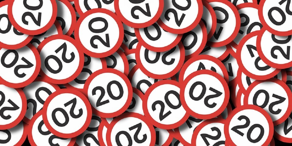 znak ograniczenia prędkości kierowcy pojadą wolniej