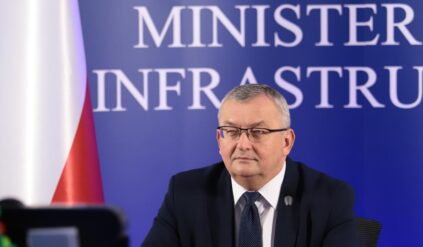 Minister Infrastruktury nie chce drogich samochodów w Polsce. Podjął ważną decyzję, ale o ile faktycznie i realnie spadną ceny aut?