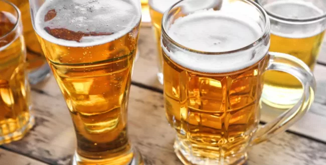 Piwo przestało być paliwem Polaków. Dlaczego odwracamy się od złotego trunku?