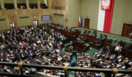PILNE: Sejm przyjął ustawy o dodatkach dla pracowników ogromnego sektora.  „To dodatki, które pozwolą godnie żyć”
