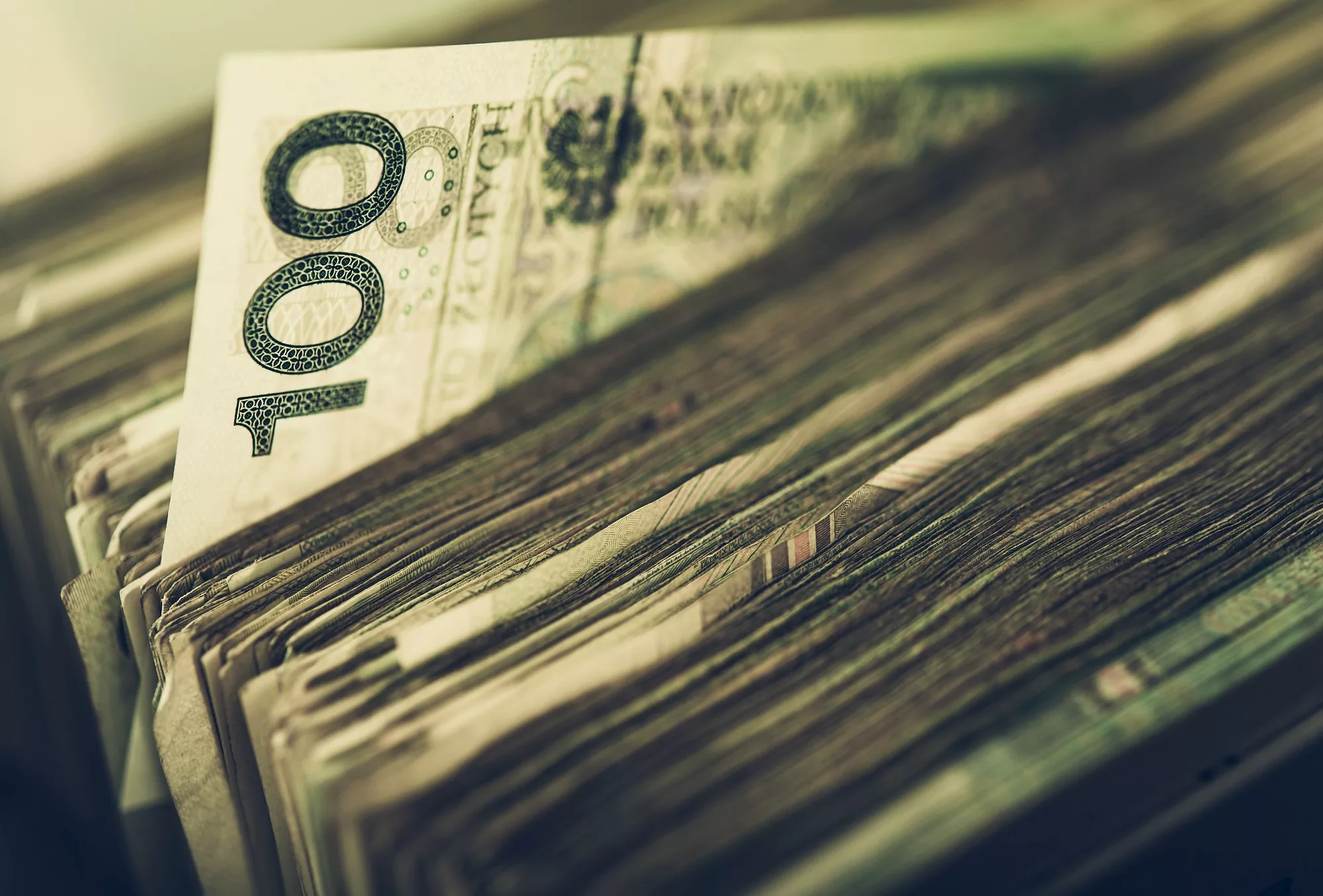 zarobki wypłata pieniądze