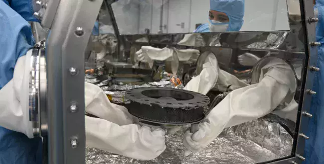 NASA otworzyła kapsułę z próbkami planetoidy Bennu. Za 150 lat ma zniszczyć Ziemię