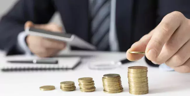 Podatek minimalny wszedł w życie 1 stycznia, a Ministerstwo Finansów już poddaje go analizom