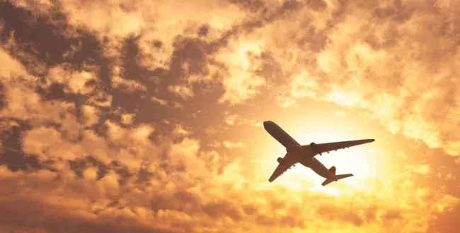 Wizz Air leci, ale w kulki ze swoimi pasażerami? UOKiK wszczyna postępowanie