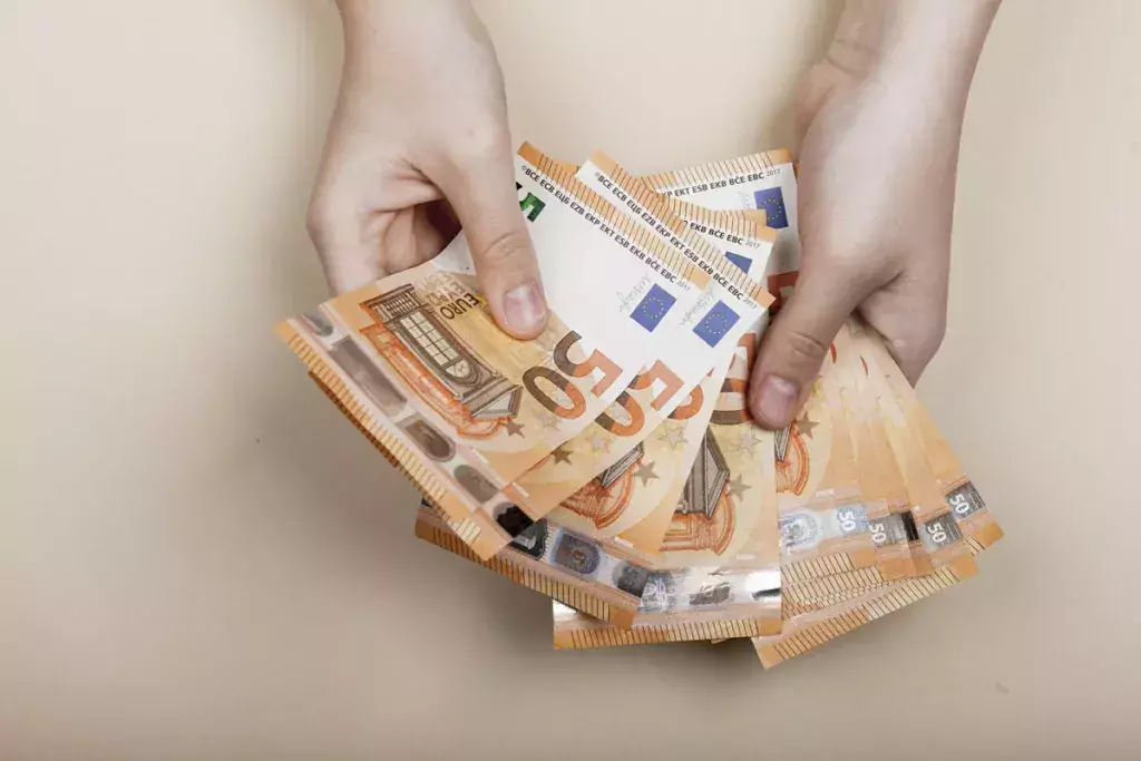świadczenia pieniądze euro