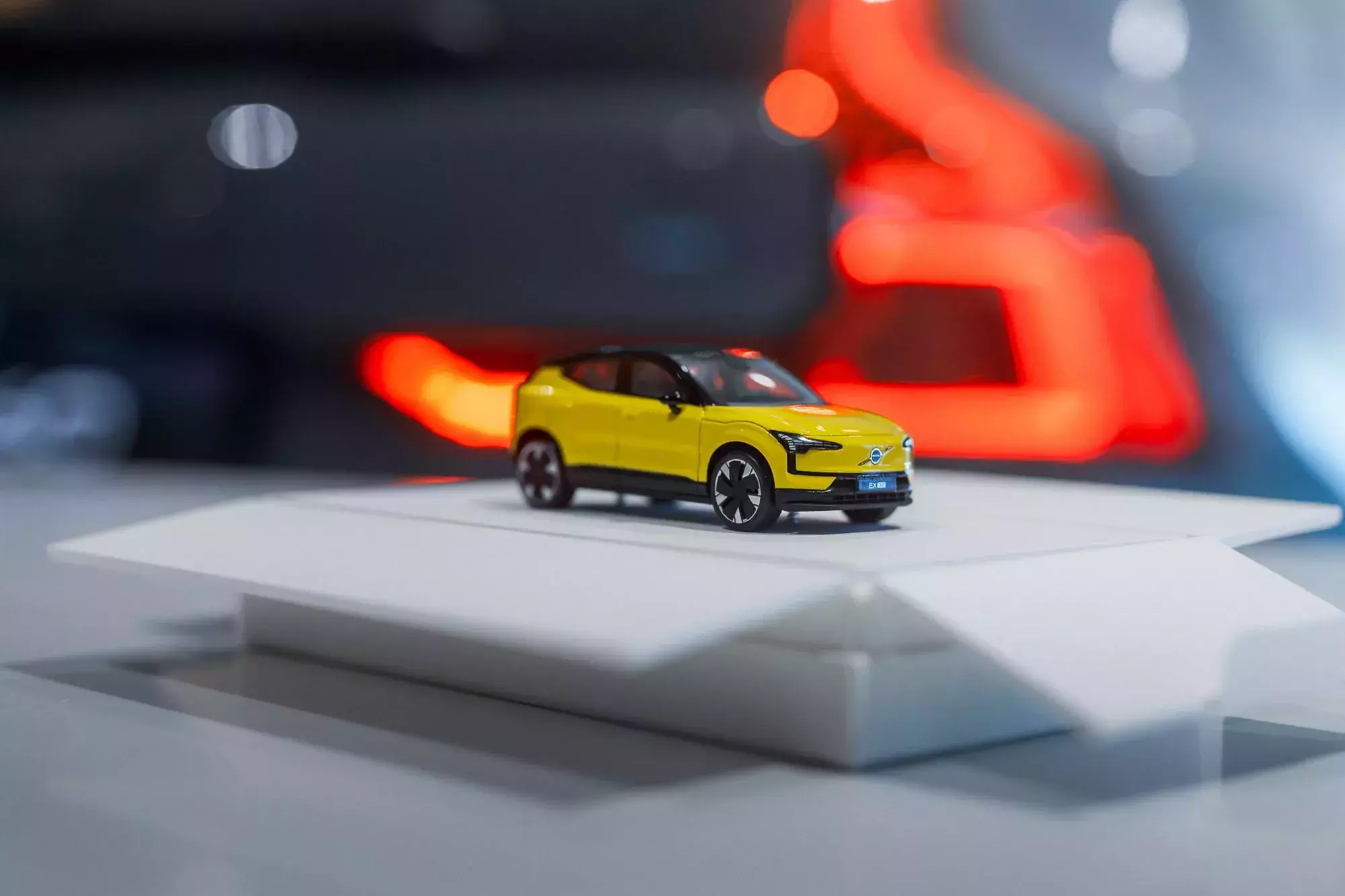 Volvo EX30 / elektryczny SUV / model w skali