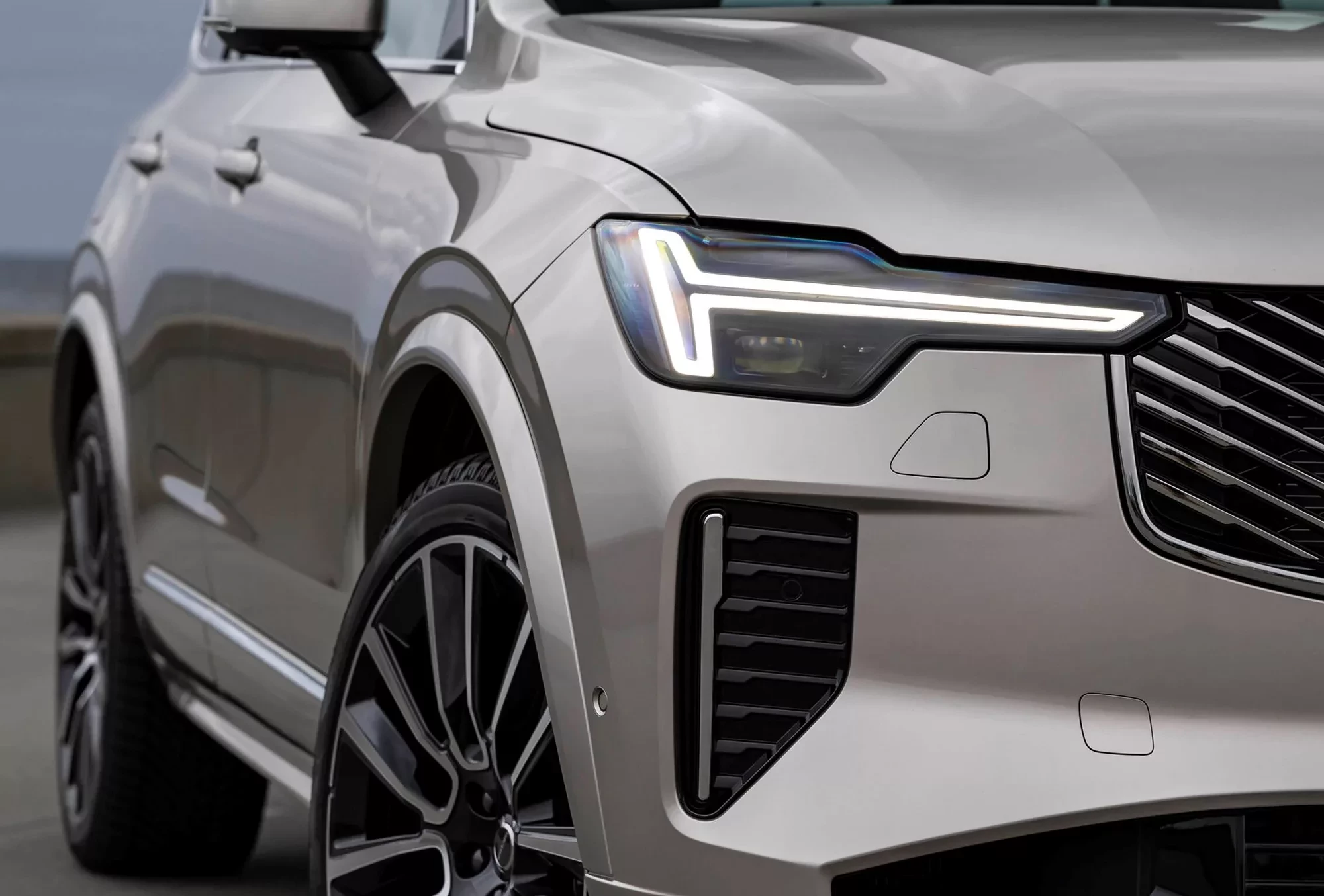 Volvo XC90 - jedna z najpopularniejszych hybryd plug-in
